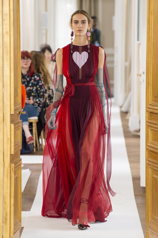 Paris Haute Couture: Schiaparelli e la moderna leggerezza
