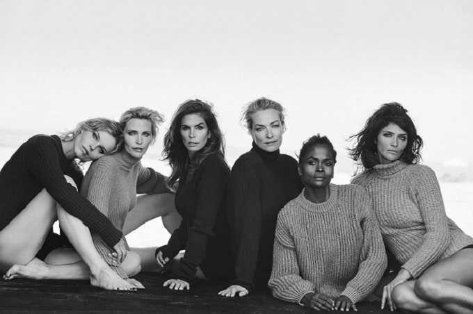 Eva Herzigova, Nadja Auermann, Cindy Crawford, Tatjana Patitz, Karen Alexander & Helena Christensen, Catalina Beach Club, New York, USA Vogue Italia © Peter Lindbergh (Courtesy of Peter Lindbergh, Paris / Gagosian Gallery)