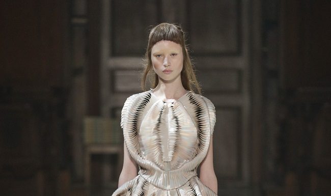 Iris van Herpen Couture Fall 2016 Iris Van Herper Haute Couture Fall/Winter 2016