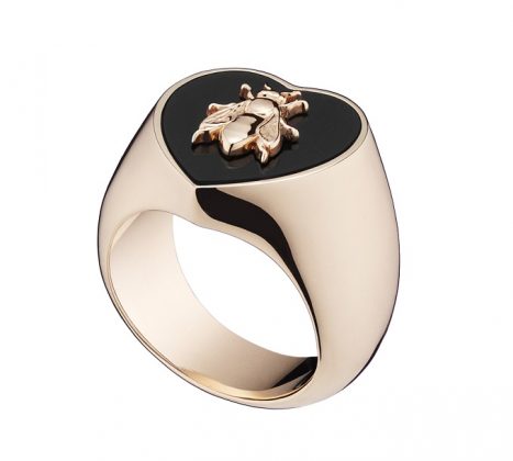 Lucky Dior 'Bee' pattern mini ring in metal with pink gold finish and onyx