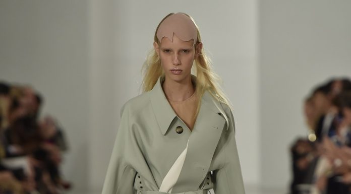 Maison Margiela, la nuova eleganza dinamica sfila a Parigi Maison Margiela Ready To Wear Spring Summer 2017 Paris