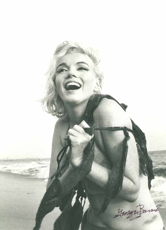 George Barris Marilyn Monroe Santa Monica Beach, 1962 © George Barris Courtesy: galerie hiltawsky