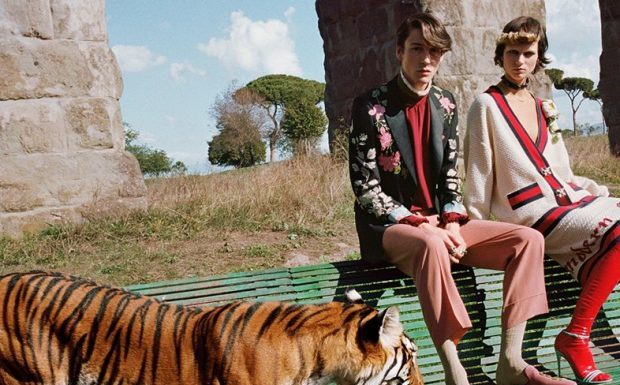 Nuova campagna Gucci: le strade di Roma e gli scatti di Glen Luchford Giorni selvaggi e notti a Roma : la Campagna Gucci per la Primavera Estate 2017 diretta da Glen Luchford.