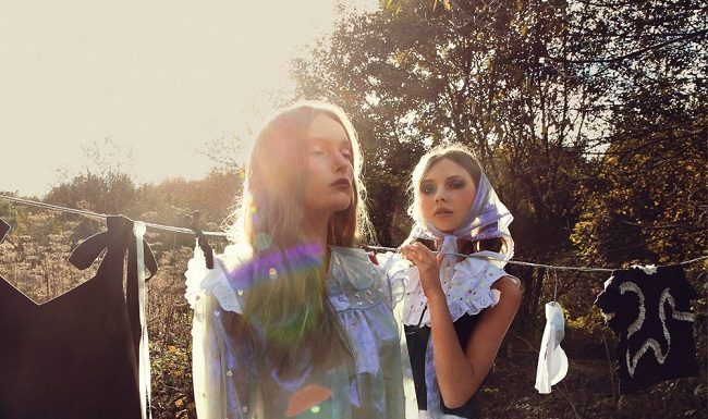 Unexpected Afternoon, il nuovo editoriale di Anaïs Da Silva Tasha Poljakova and Anna Wolosz by Anais Da Silva editoriale