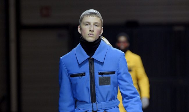 PFW: Kenzo, Colori vivaci e forme retrò Kenzo, Colori vivaci e forme retrò