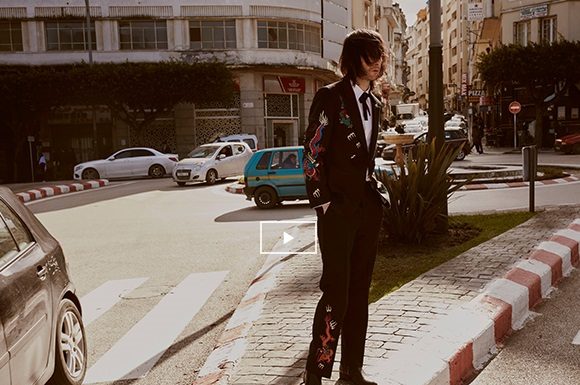 Gucci e GQ presentano la nuova serie di film “The Performers” Gucci e GQ presentano il primo episodio della serie The Performers, ambientato in Marocco, con protagonista il cantautore e musicista Bobby Gillespie