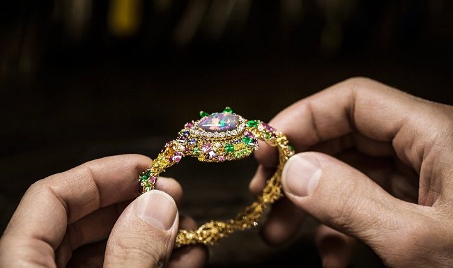 Dior, il savoir-faire che si cela dietro l’orologio Majestueuse Opale Dior, il savoir-faire che si cela dietro l'orologio Majestueuse Opale