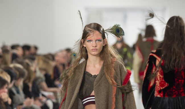 PFW: La nemesi di John Galliano da Margiela è una prova d’autore PFW: La nemesi di John Galliano da Margiela è una prova d'autore
