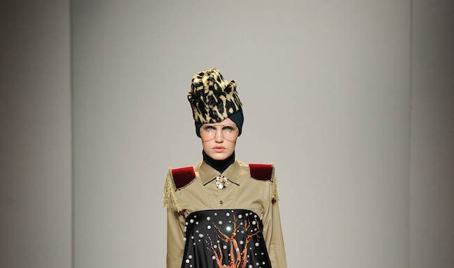 Stella Jean: la Guerra Fredda raccontata da stampe e ricami Stella Jean: la Guerra Fredda raccontata da stampe e ricami