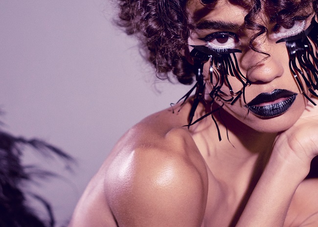 Vogue Brasil - Beauty Flash: Black Widow