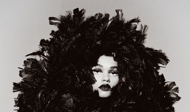 La Vedova Nera ispira Max Weber per Vogue Brasil Black Widow: la bellezza gotica in Beauty Flash, il fashion film di Max Weber