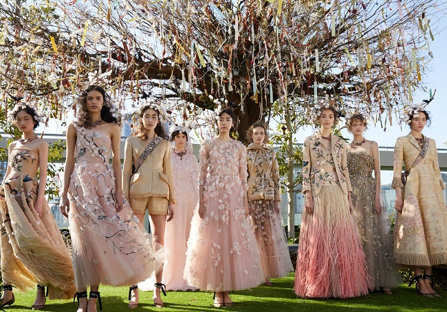 Dior sfila a Tokyo con la sua collezione Haute Couture fashionpress.it