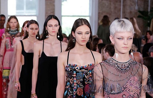 Valentino Resort 2018: la sfilata Valentino Resort 2018 la sfilata