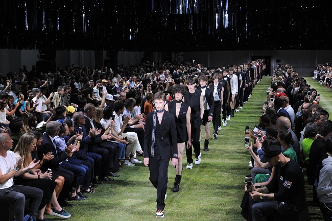 Grand Palais, Kris Van Assche svela la collezione estate 2018 per Dior Homme