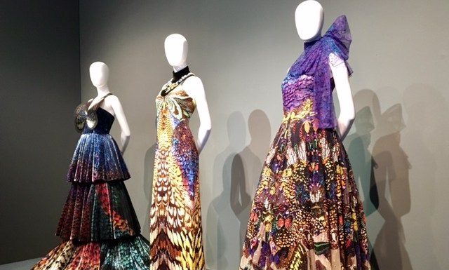 Mary Katrantzou, tre abiti couture in mostra al Waddesdon Manor Mary Katrantzou, tre abiti couture in mostra al Waddesdon Manor