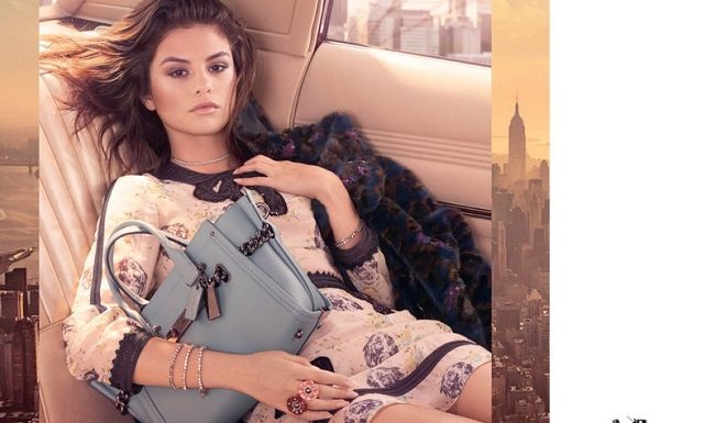 Selena Gomez volto della campagna Fall 2017 di Coach Selena Gomez volto della campagna Fall 2017 di Coach