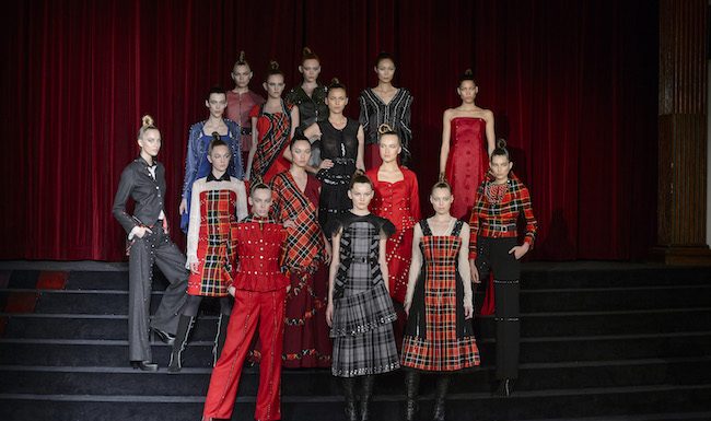 Antonio Ortega – Défilé Couture FW17 Antonio Ortega - Défilé Couture FW17 fashionpress.it