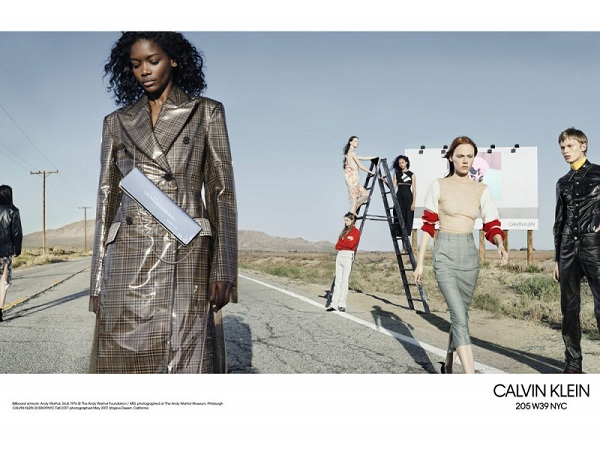 Calvin Klein, la campagna A/I 17 per la nuova collezione firmata Raf Simons
