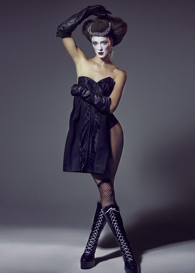 Max Weber trasforma Nathalie Edenburg in Maria Antonietta per Vogue Brasil fashionpress