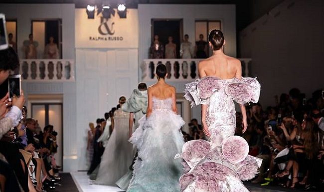 Haute Couture, Ralph & Russo presenta capolavori assoluti di sartorialità Ralph & Russo Present AW1718 Couture Collection in Paris fashionpress.it