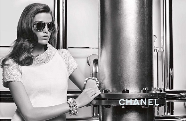 Chanel Occhiali Autunno‑Inverno 2017.18: Luna Bijl by Karl Lagerfeld