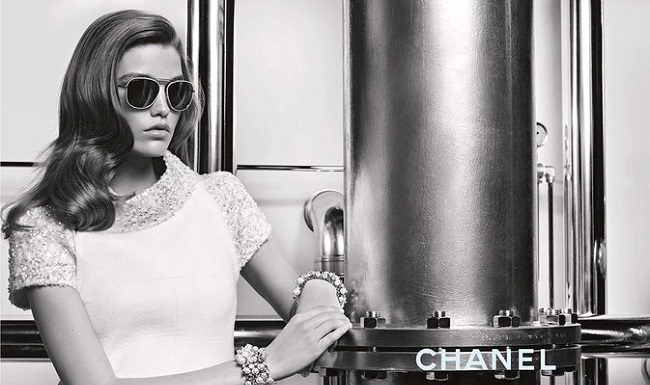 Chanel Occhiali Autunno‑Inverno 2017.18: Luna Bijl by Karl Lagerfeld Chanel Occhiali Autunno‑Inverno 2017.18: Luna Bijl by Karl Lagerfeld