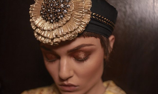 Bank Lady: abiti e ispirazioni rétro per l’ultimo fashion film di Mario Lopes Bank Lady: trama, abiti e ispirazioni rétro per l'ultimo fashion film di Mario Lopes Fashionpress.it