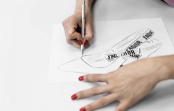 Il Savoir-Faire delle scarpe décolleté J’adior Il Savoir-Faire delle scarpe décolleté J’adior