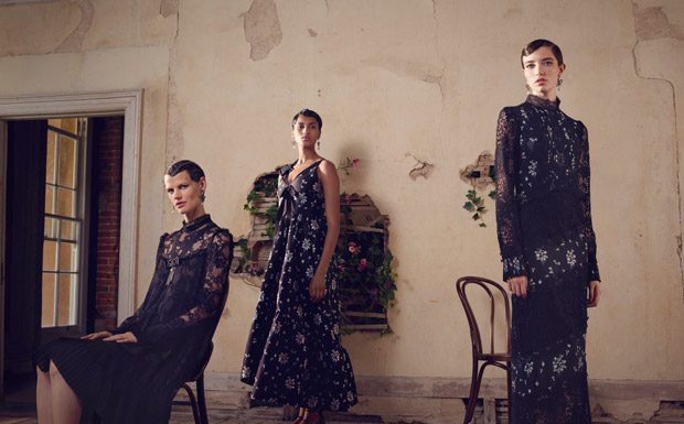 Erdem x H&M è la nuova designer collaboration del marchio svedese Erdem x H&M – “The Secret Life of Flowers” campaign film by Baz Luhrmann