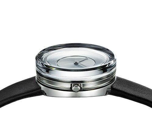 Issey Miyake Glass Watch: oggetto di luce nato da un blocco di vetro ISSEY MIYAKE GLASS WATCH by Tokujin Yoshioka fashionpress.it