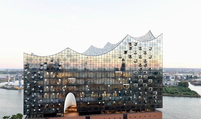 Karl Lagerfeld riporta Chanel ad Amburgo Karl Lagerfeld riporta Chanel ad Amburgo