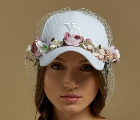 Velette, perle e jewellery application. Arrivano i luxury hats e fascinator firmati Yuri Ahn i luxury hats e fascinator firmati Yuri Ahn fashionpress.it