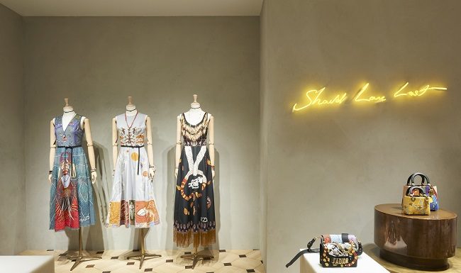 Dior Tarot Pop-Up Stores – Cruise 2018 DIOR POP UP MONTAIGNE TAROCCHI © Adrien Dirand