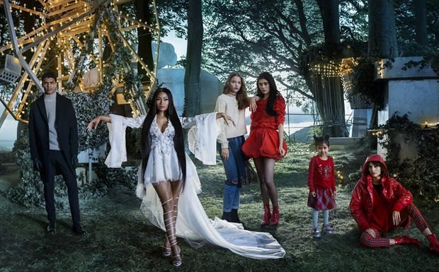 H&M: il film natalizio con Nicki Minaj H&M il film natalizio con Nicki Minaj