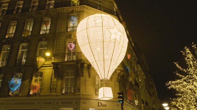 Il numero 30 di Avenue Montaigne in festa Il numero 30 di Avenue Montaigne in festa