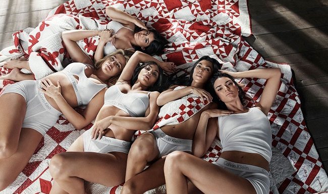 Le sorelle Kardashian in lingerie per Calvin Klein