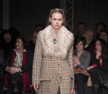 Au Jour Le Jour | Fall Winter 2018/19 Fashion Show AU JOUR LE JOUR READY TO WEAR FALL WINTER 2018 MILAN FASHIONPRESS