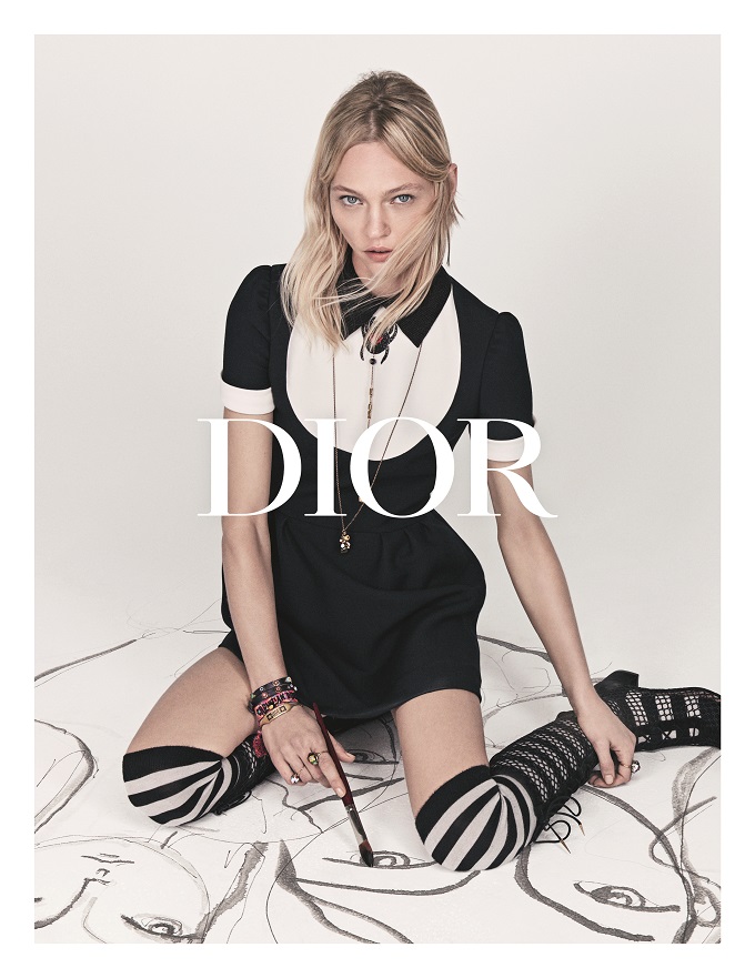 Dior SS18 Ad Campaign video con la modella Sasha Pivovarova