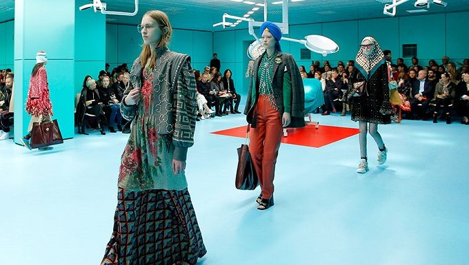 Gucci. I dettagli post-umani della collezione Autunno Inverno 2018 GUCCI. Il video della collezione Autunno Inverno 2018 di Alessandro Michele.