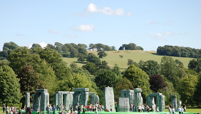 La Fondazione Nicola Trussardi presenta “Sacrilege”, l’istallazione di Jeremy Deller La Fondazione Nicola Trussardi presenta "Sacrilege", l'istallazione di Jeremy Deller