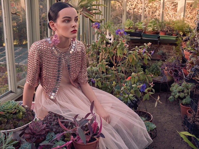 A greenhouse in Haslemere, in the heart of the English countryside, is the background for the new Blugirl Spring/Summer 2018 advertising campaign, shot by photographer Michelangelo Di Battista.