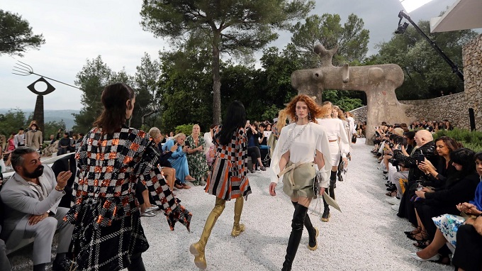 Louis Vuitton Cruise 2019 Show at the Fondation Maeght Louis Vuitton Cruise 2019 Show at the Fondation Maeght