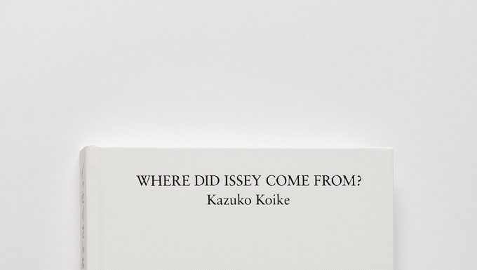Un libro di Kazuko Koike racconta Miyake WHERE DID ISSEY COME FROM? The Work of Issey Miyake