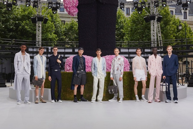 Kim Jones makes Dior debut with Paris menswear show