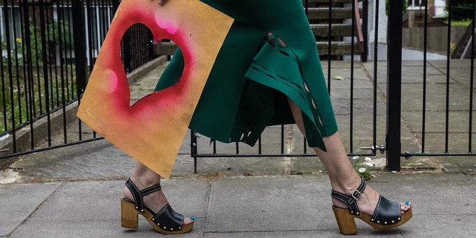 Women in Mouret – Zoe Grace Women in Mouret - Zoe Grace