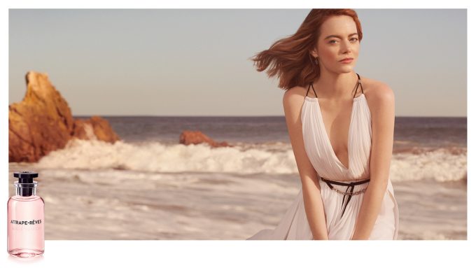 Emma Stone è la protagonista del nuovo film Les Perfums Louis Vuitton
