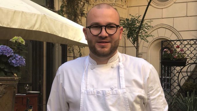 Lo Chef Aleksander Yourz al Ristorante Torre di Fondazione Prada