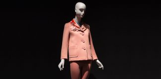 Prada partecipa alla mostra Pink presso il Museum at FIT di New York