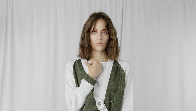 EllemenTi: la gonna con strato in PVC per l’Autunno EllemenTi, il brand sartoriale e Made in Italy, propone la gonna con strato di PVC.