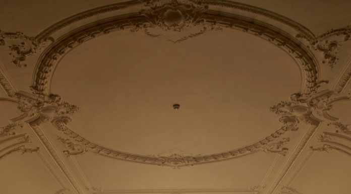 Kristin Scott Thomas ha celebrato il Natale con una cena a Parigi Kristin Scott Thomas ha celebrato il Natale con una cena a Parigi